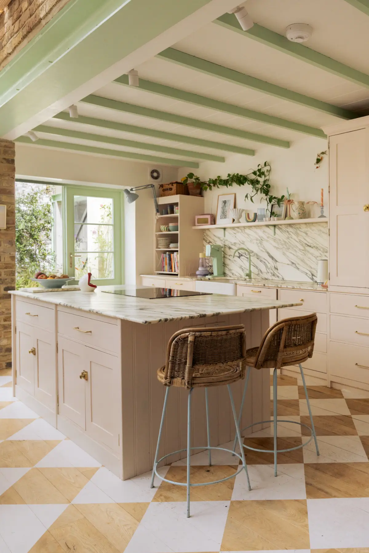 pastel-colored-interiors-family-home-victorian-house-kentish-town-london-nordroom