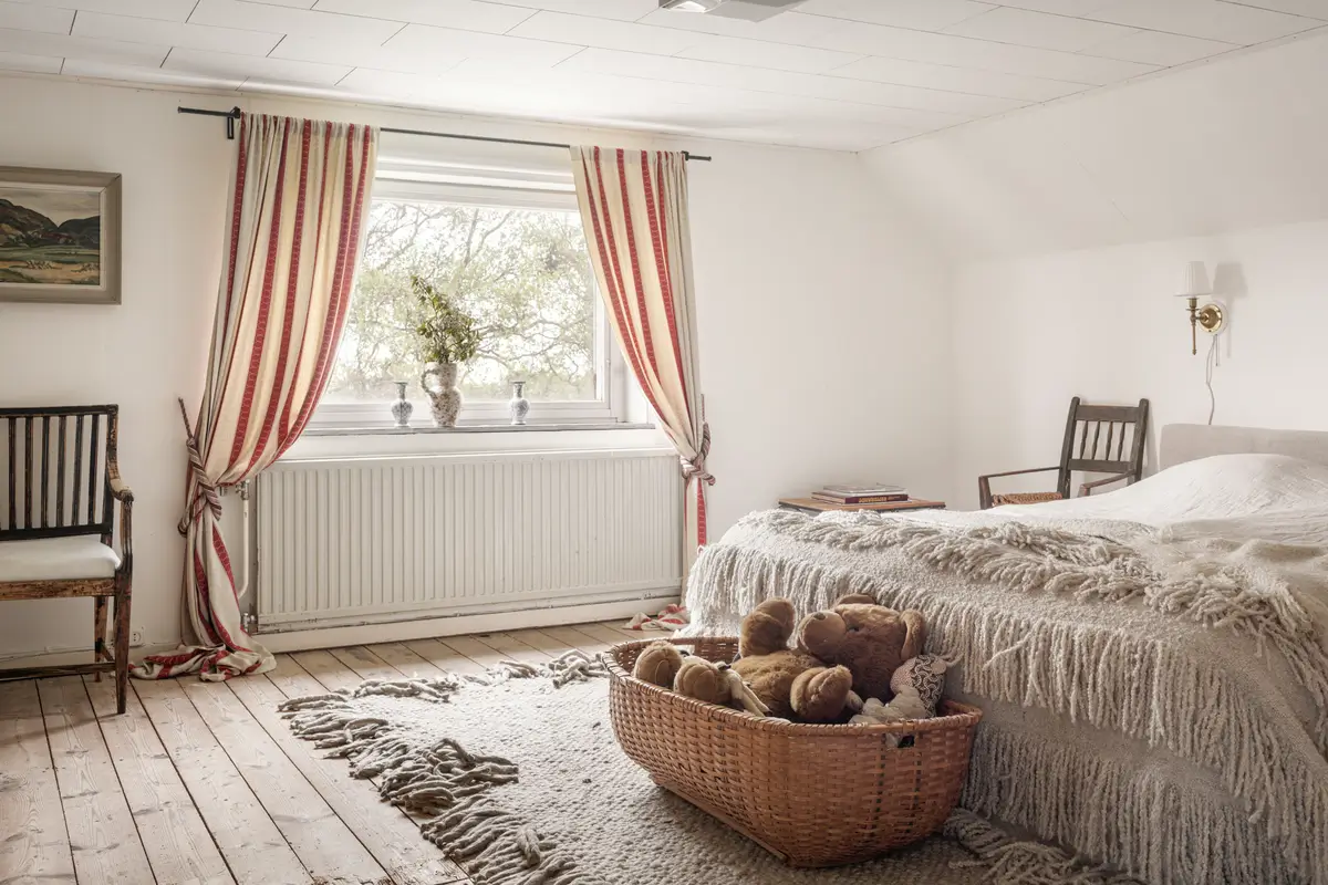 Serene Interiors in a Renovated 1930s Manor in South Sweden 18 serene-interiors-renovated-1930s-farm-skane-nordroom