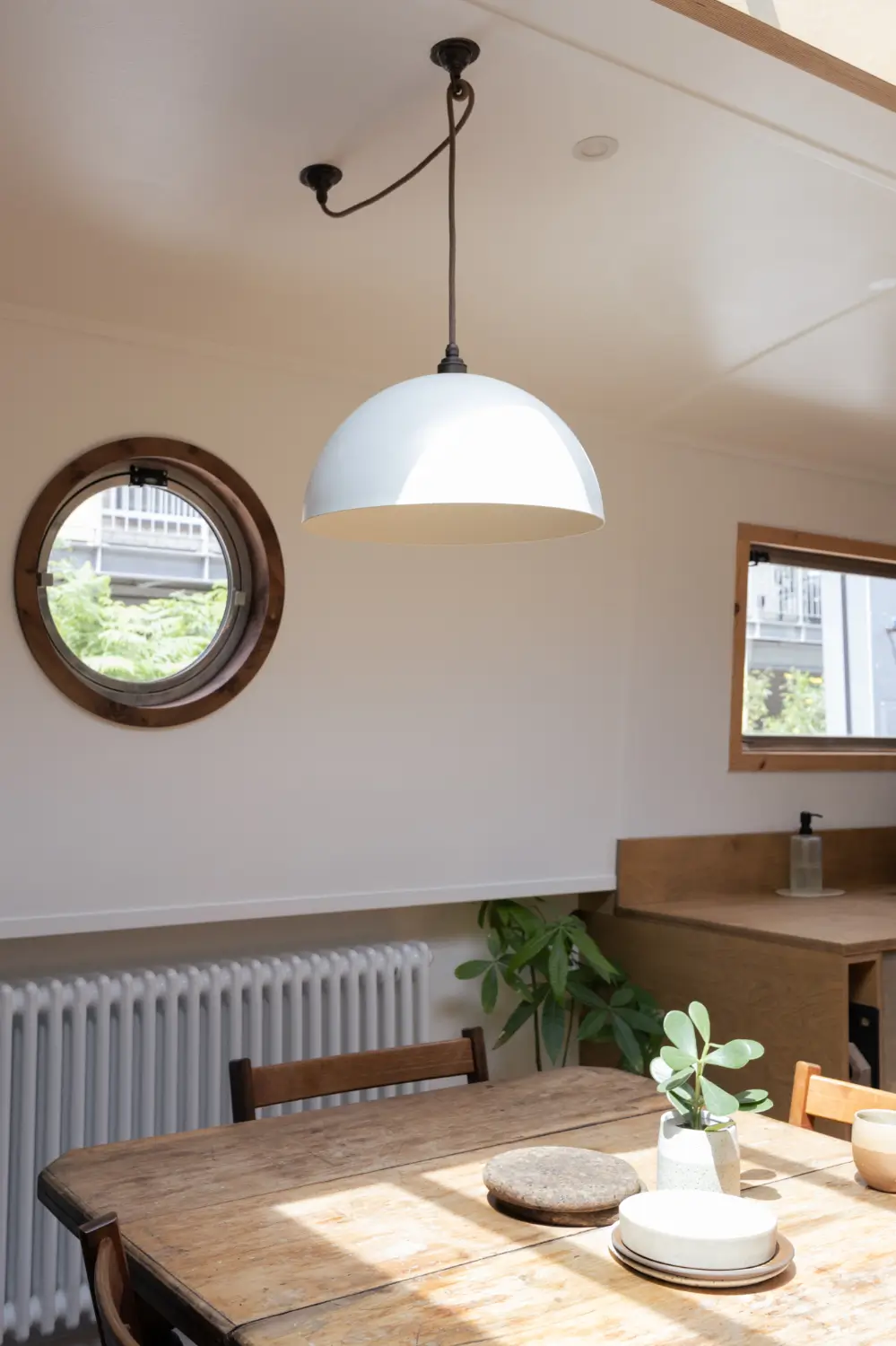 Inside Kiboko: A Sustainably Designed Houseboat on London's Grand Union Canal 9 rich-timber-bespoke-joinery-houseboat-london-nordroom