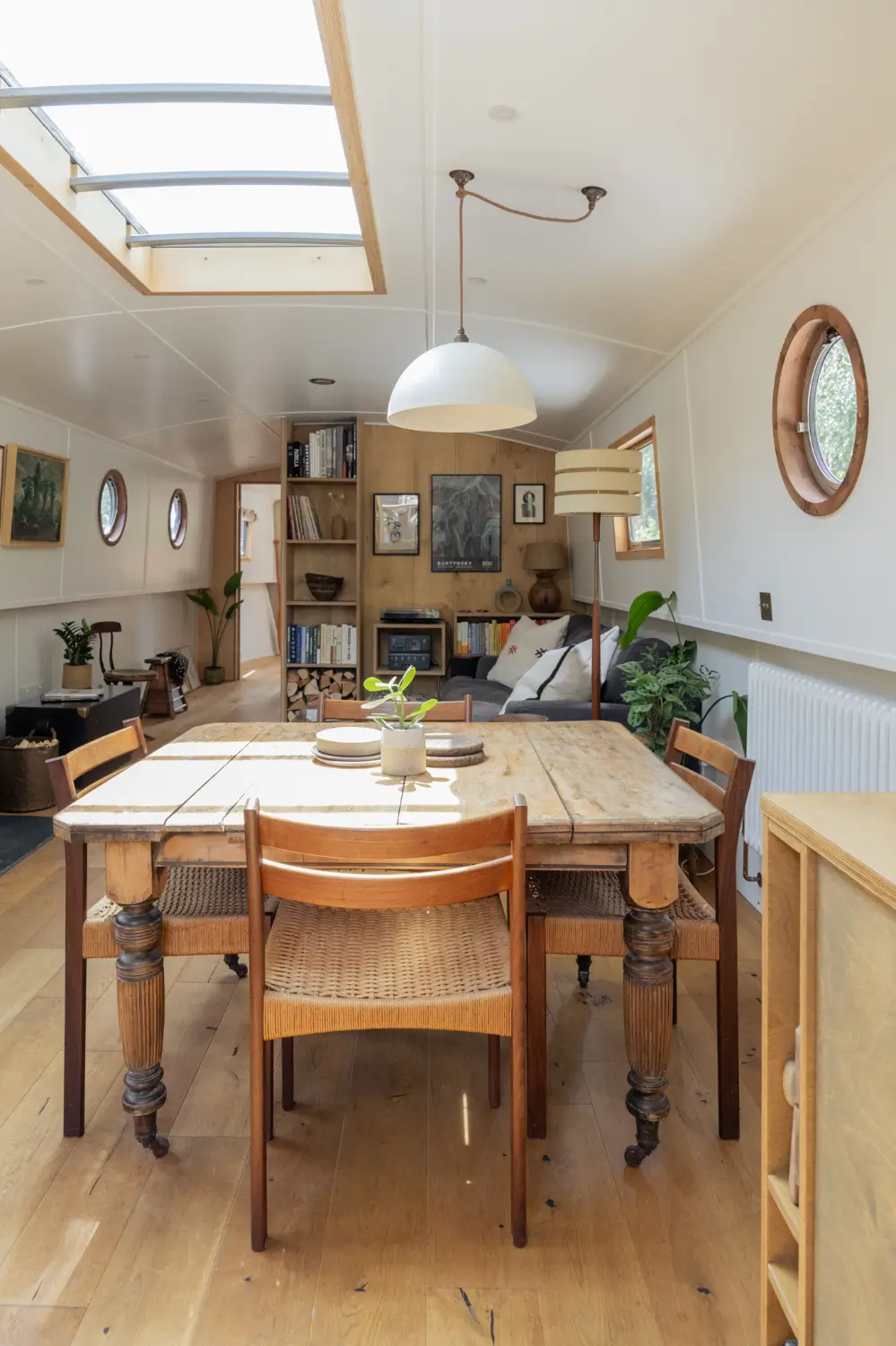 Inside Kiboko: A Sustainably Designed Houseboat on London's Grand Union Canal 8 rich-timber-bespoke-joinery-houseboat-london-nordroom