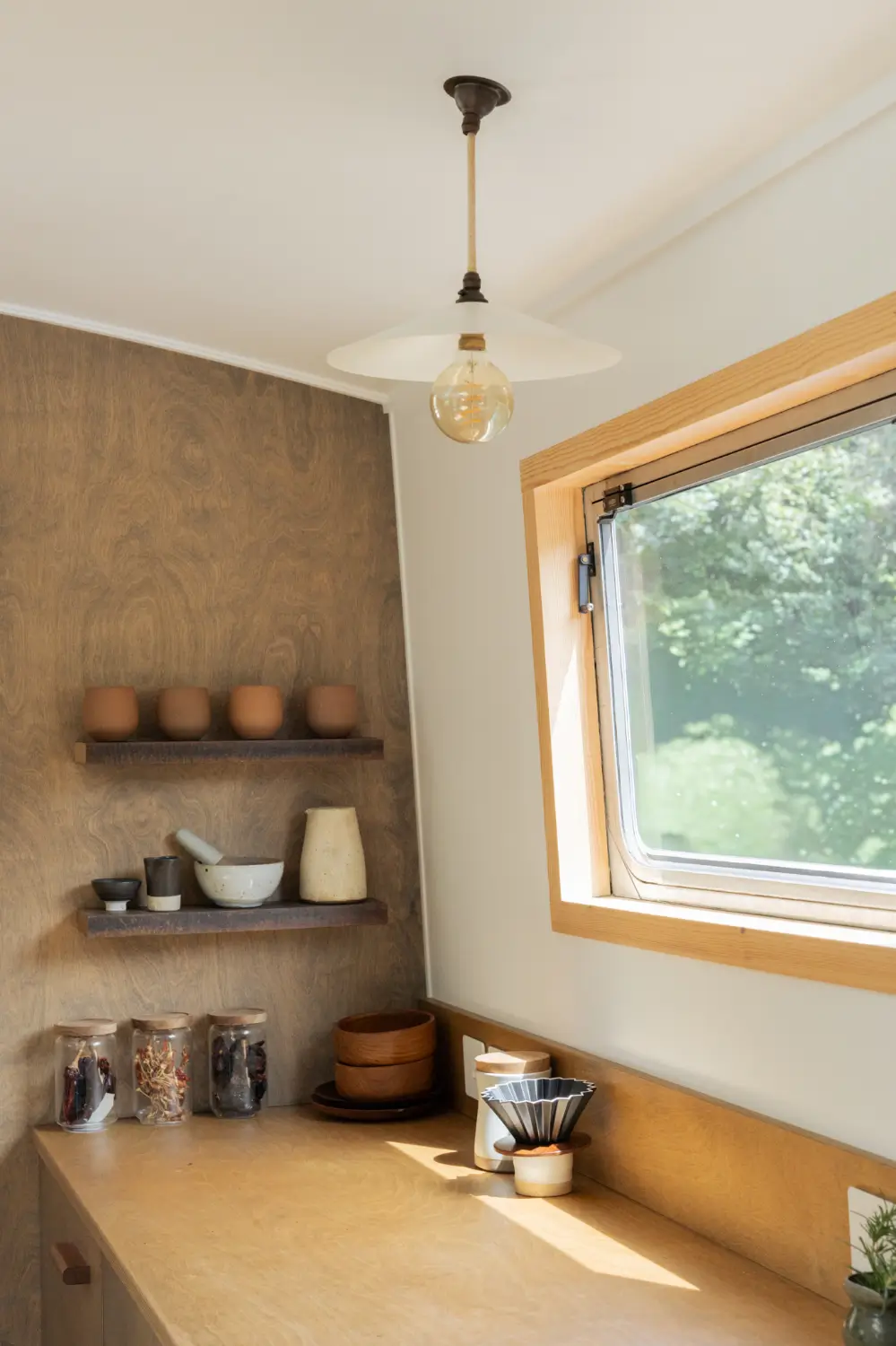 Inside Kiboko: A Sustainably Designed Houseboat on London's Grand Union Canal 5 rich-timber-bespoke-joinery-houseboat-london-nordroom