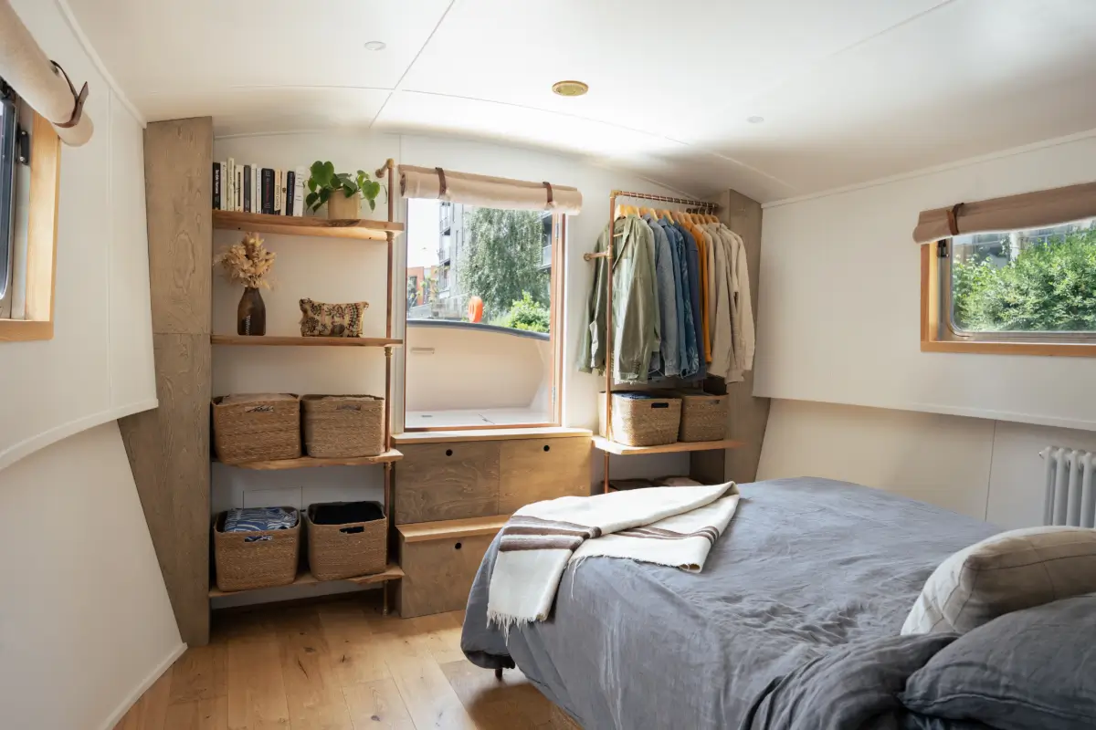 Inside Kiboko: A Sustainably Designed Houseboat on London's Grand Union Canal 20 rich-timber-bespoke-joinery-houseboat-london-nordroom