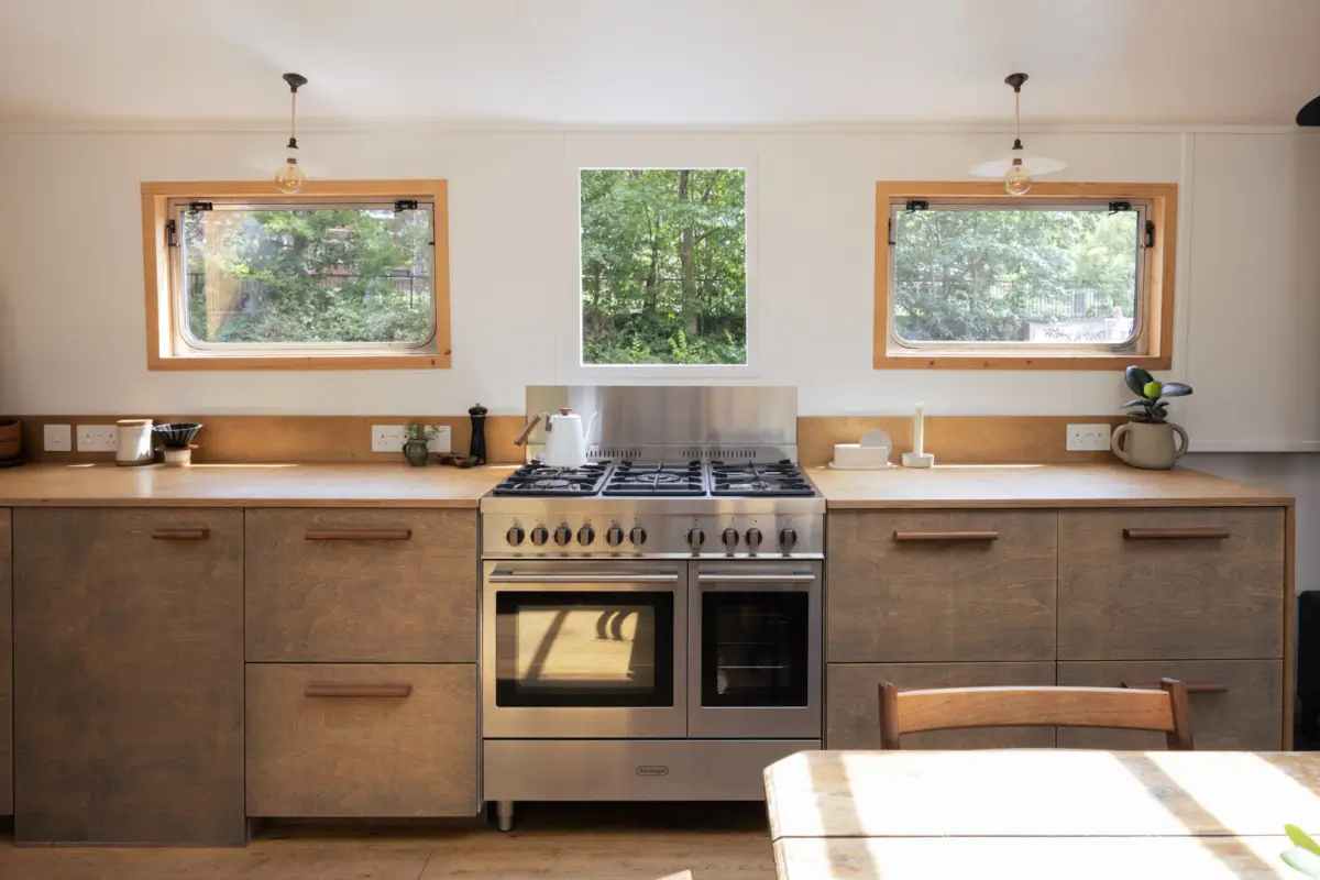 Inside Kiboko: A Sustainably Designed Houseboat on London's Grand Union Canal 3 rich-timber-bespoke-joinery-houseboat-london-nordroom