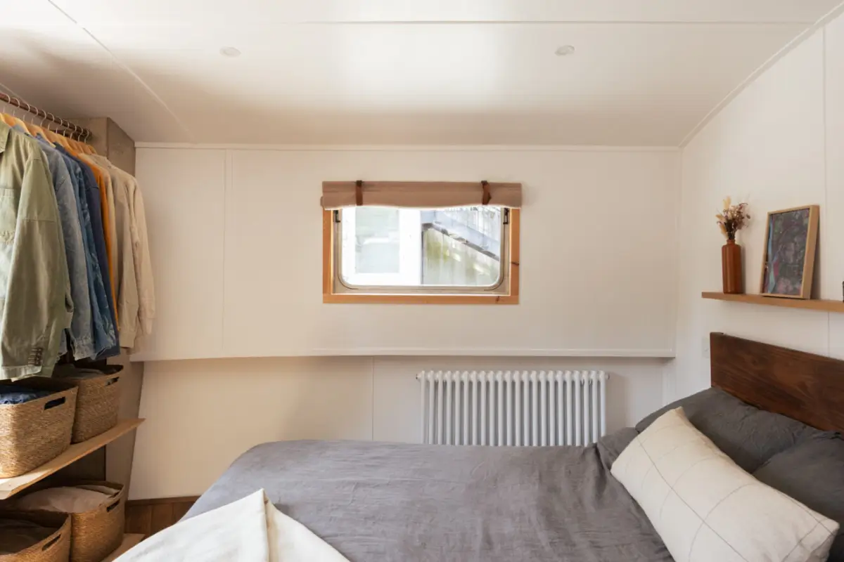 Inside Kiboko: A Sustainably Designed Houseboat on London's Grand Union Canal 21 rich-timber-bespoke-joinery-houseboat-london-nordroom