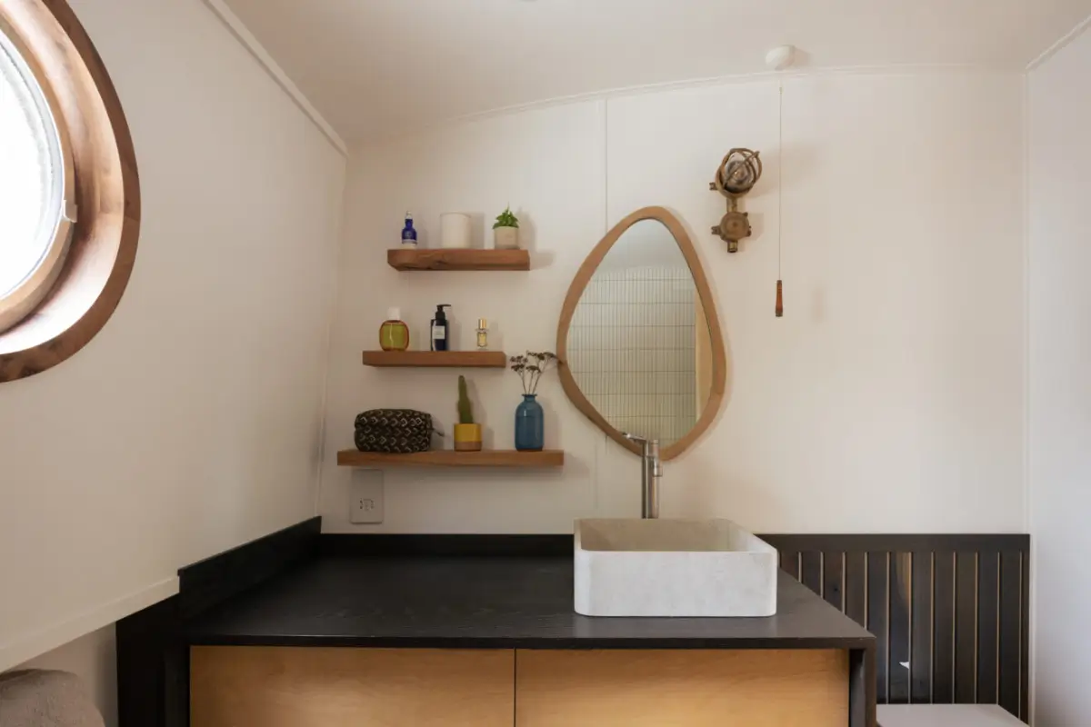 Inside Kiboko: A Sustainably Designed Houseboat on London's Grand Union Canal 26 rich-timber-bespoke-joinery-houseboat-london-nordroom
