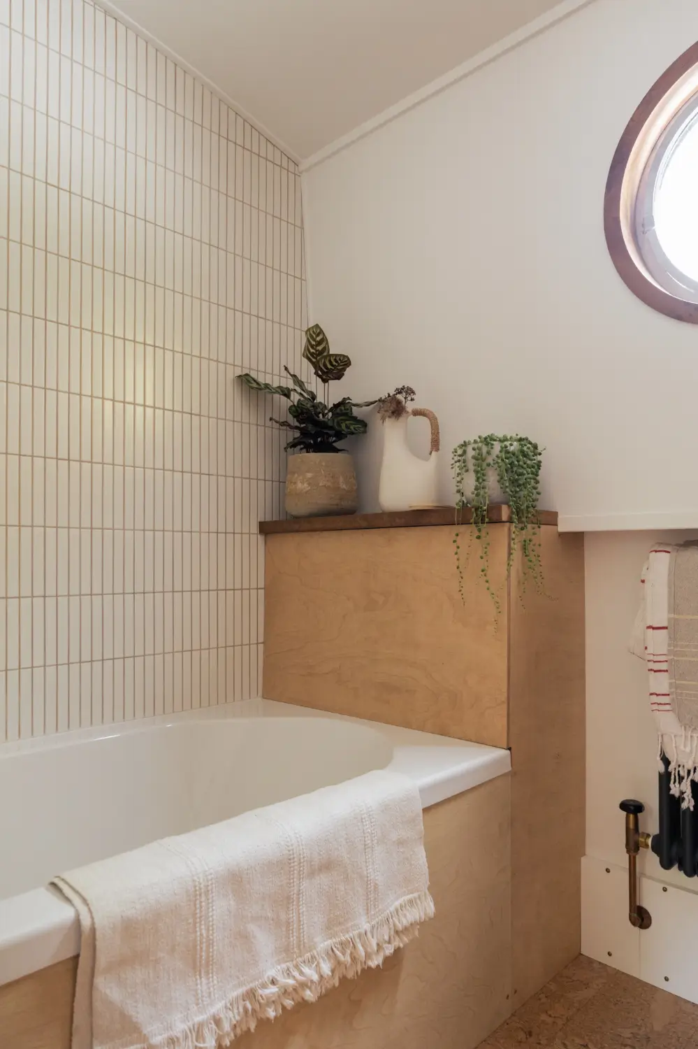 Inside Kiboko: A Sustainably Designed Houseboat on London's Grand Union Canal 29 rich-timber-bespoke-joinery-houseboat-london-nordroom