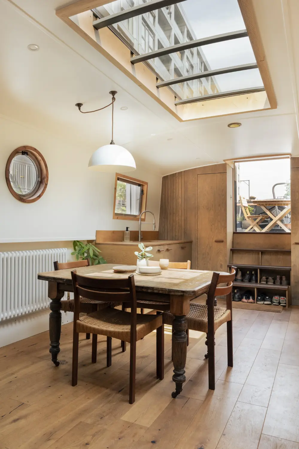 Inside Kiboko: A Sustainably Designed Houseboat on London's Grand Union Canal 2 rich-timber-bespoke-joinery-houseboat-london-nordroom