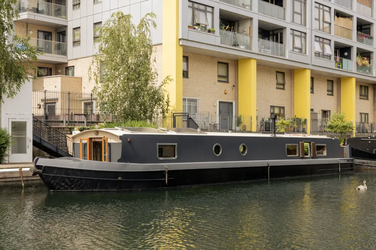 Inside Kiboko: A Sustainably Designed Houseboat on London's Grand Union Canal 32 rich-timber-bespoke-joinery-houseboat-london-nordroom