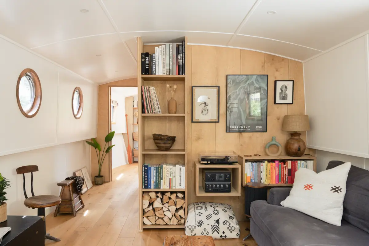 Inside Kiboko: A Sustainably Designed Houseboat on London's Grand Union Canal 11 rich-timber-bespoke-joinery-houseboat-london-nordroom