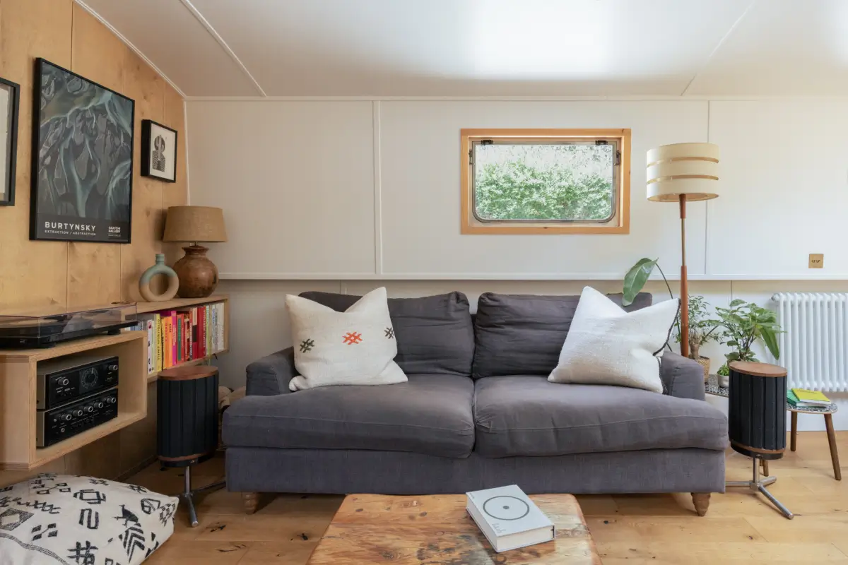 Inside Kiboko: A Sustainably Designed Houseboat on London's Grand Union Canal 14 rich-timber-bespoke-joinery-houseboat-london-nordroom