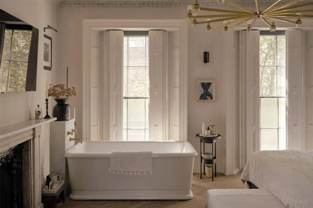 An Elegant Georgian Townhouse Pairs Original Features with Contemporary Living 33 serene-elegant-interiors-georgian-townhouse-london