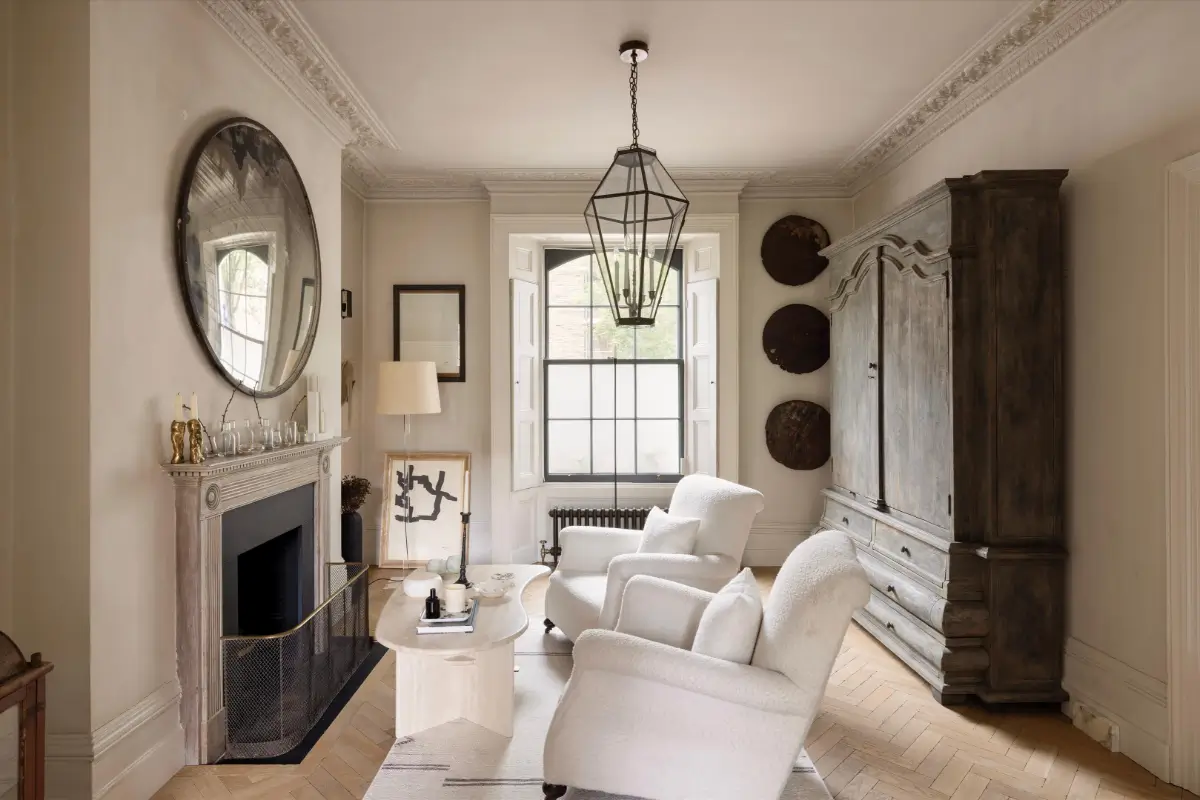 An Elegant Georgian Townhouse Pairs Original Features with Contemporary Living 7 serene-elegant-interiors-georgian-townhouse-london