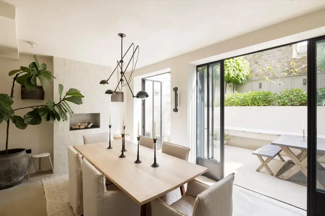 An Elegant Georgian Townhouse Pairs Original Features with Contemporary Living 13 serene-elegant-interiors-georgian-townhouse-london