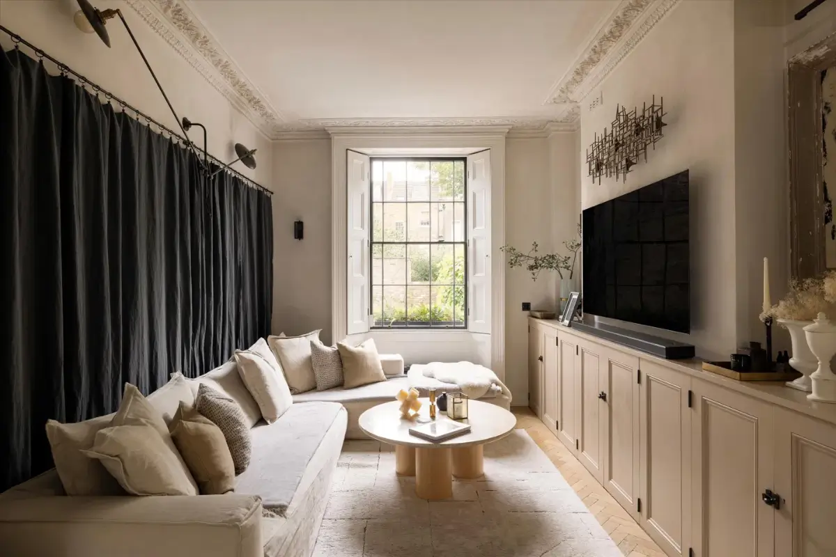 An Elegant Georgian Townhouse Pairs Original Features with Contemporary Living 2 serene-elegant-interiors-georgian-townhouse-london