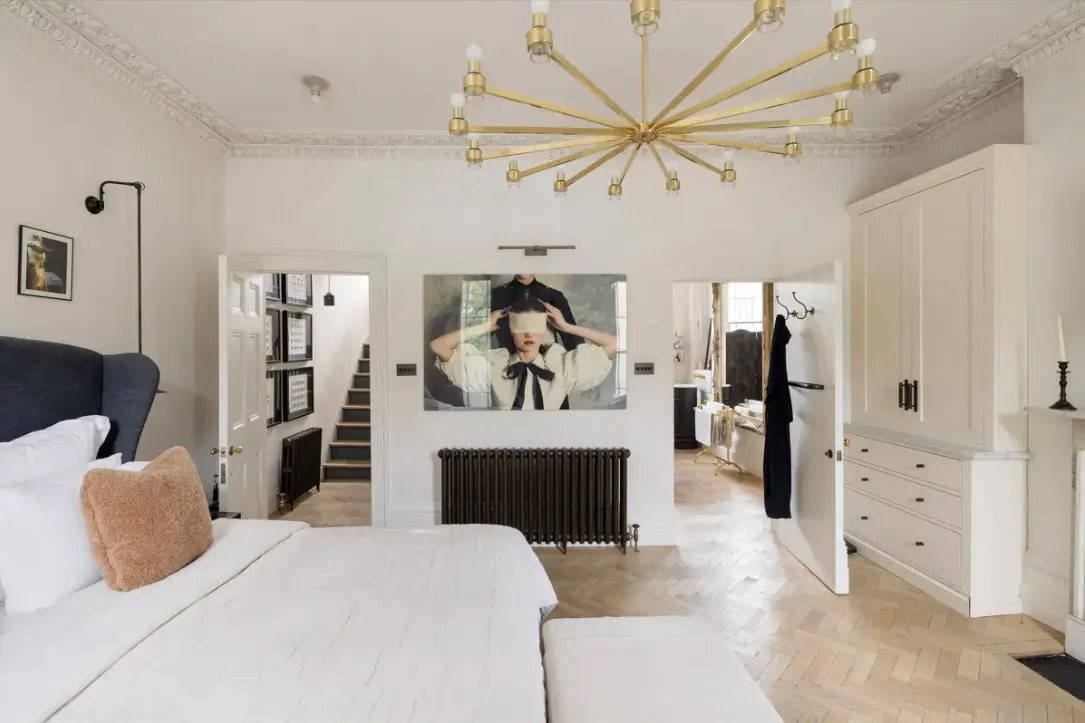 An Elegant Georgian Townhouse Pairs Original Features with Contemporary Living 36 serene-elegant-interiors-georgian-townhouse-london