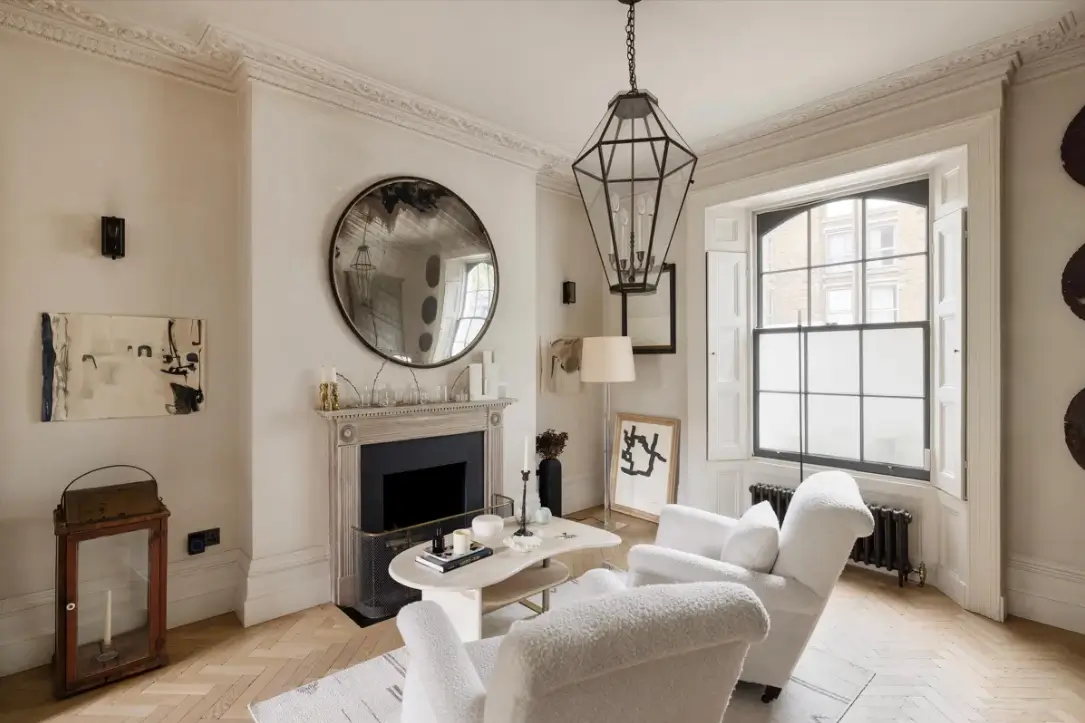 An Elegant Georgian Townhouse Pairs Original Features with Contemporary Living 9 serene-elegant-interiors-georgian-townhouse-london