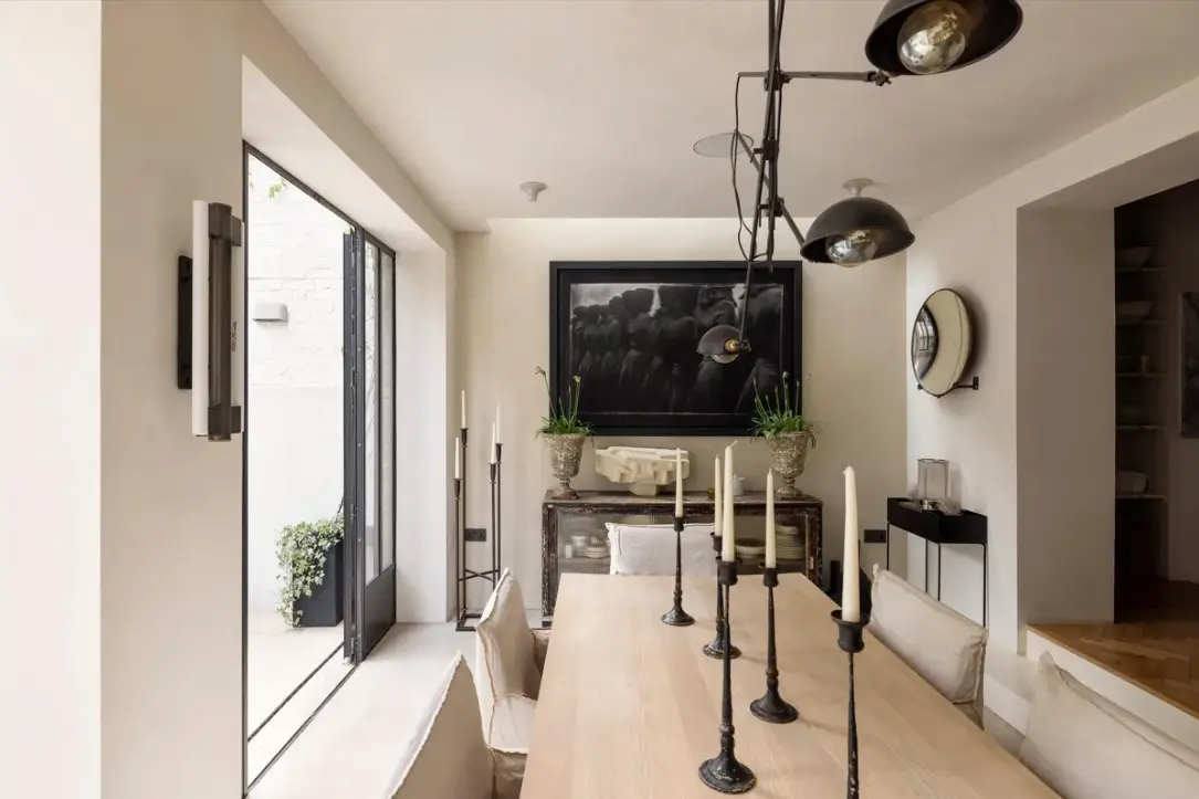 An Elegant Georgian Townhouse Pairs Original Features with Contemporary Living 12 serene-elegant-interiors-georgian-townhouse-london