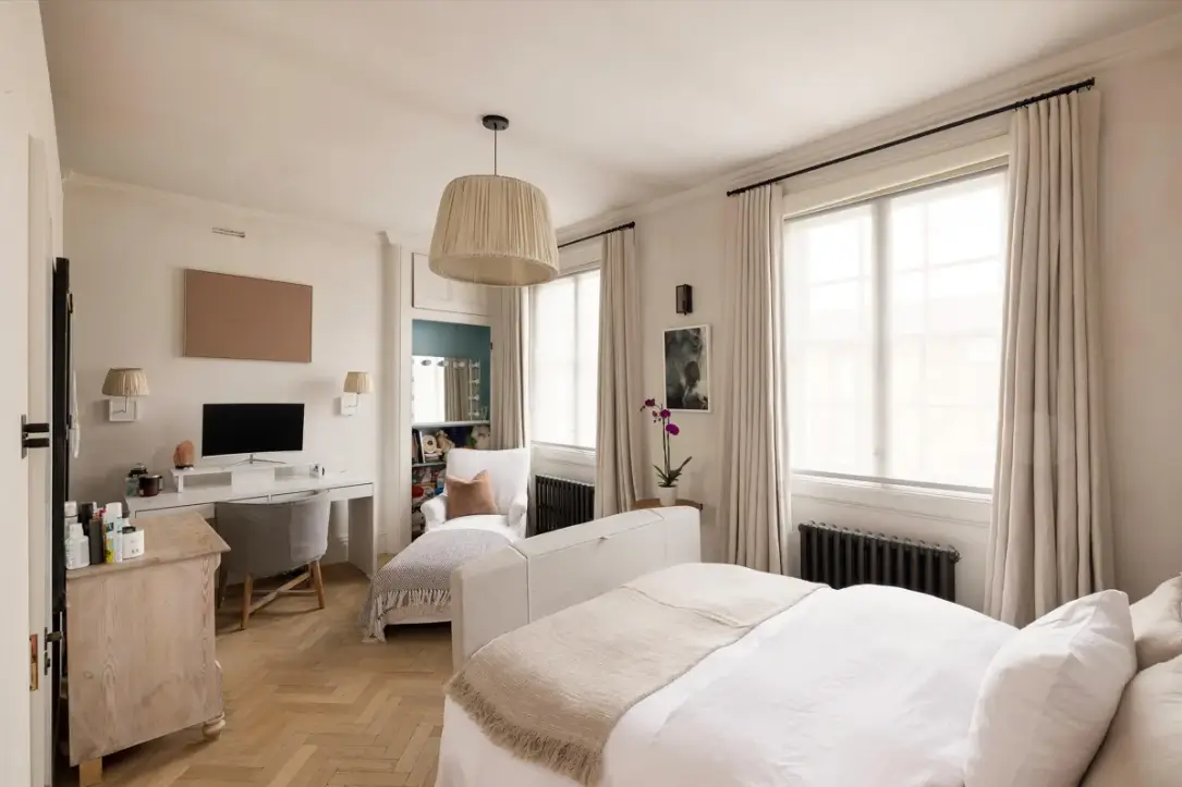 An Elegant Georgian Townhouse Pairs Original Features with Contemporary Living 40 serene-elegant-interiors-georgian-townhouse-london