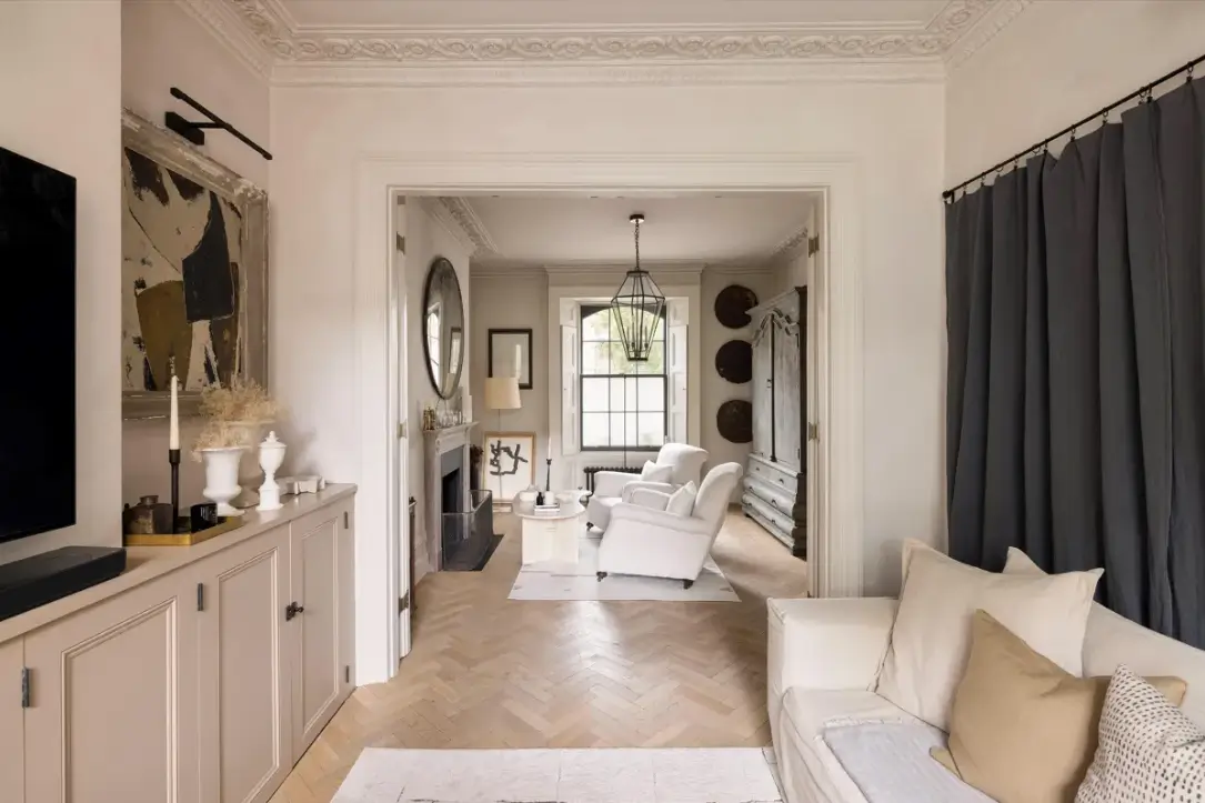 An Elegant Georgian Townhouse Pairs Original Features with Contemporary Living 4 serene-elegant-interiors-georgian-townhouse-london