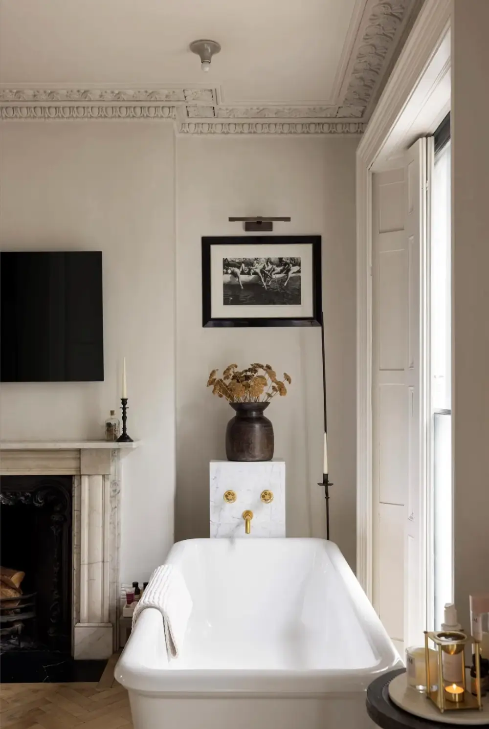 An Elegant Georgian Townhouse Pairs Original Features with Contemporary Living 35 serene-elegant-interiors-georgian-townhouse-london