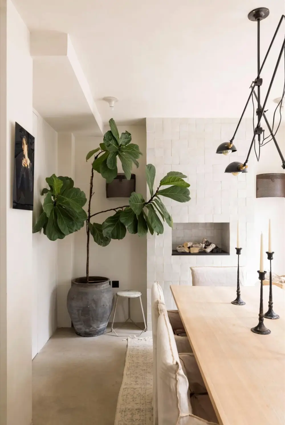 An Elegant Georgian Townhouse Pairs Original Features with Contemporary Living 15 serene-elegant-interiors-georgian-townhouse-london