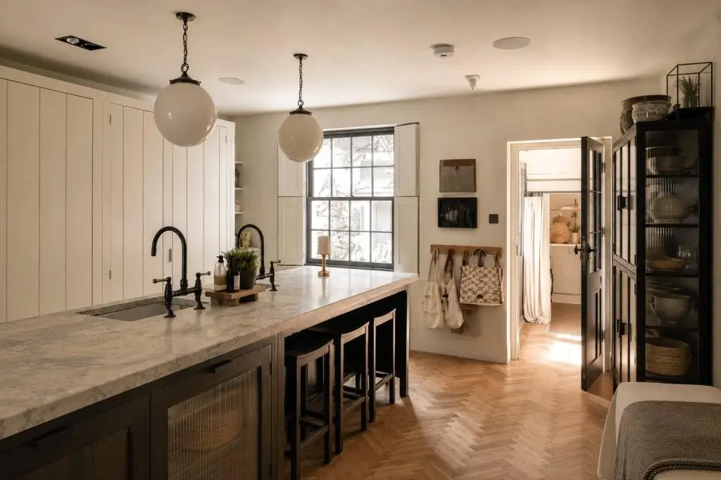 An Elegant Georgian Townhouse Pairs Original Features with Contemporary Living 25 serene-elegant-interiors-georgian-townhouse-london