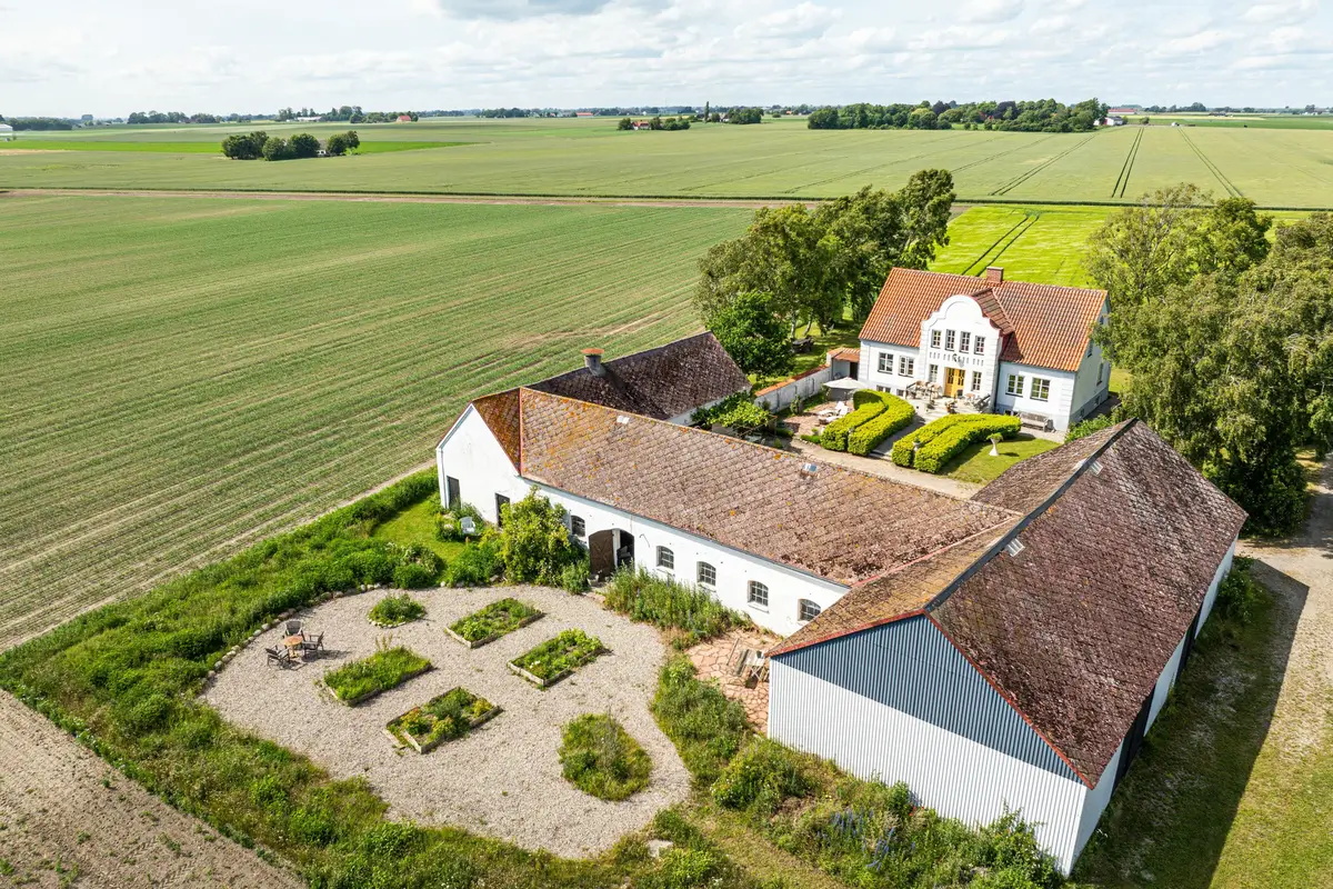 Serene Interiors in a Renovated 1930s Manor in South Sweden 33 serene-interiors-renovated-1930s-farm-skane-nordroom