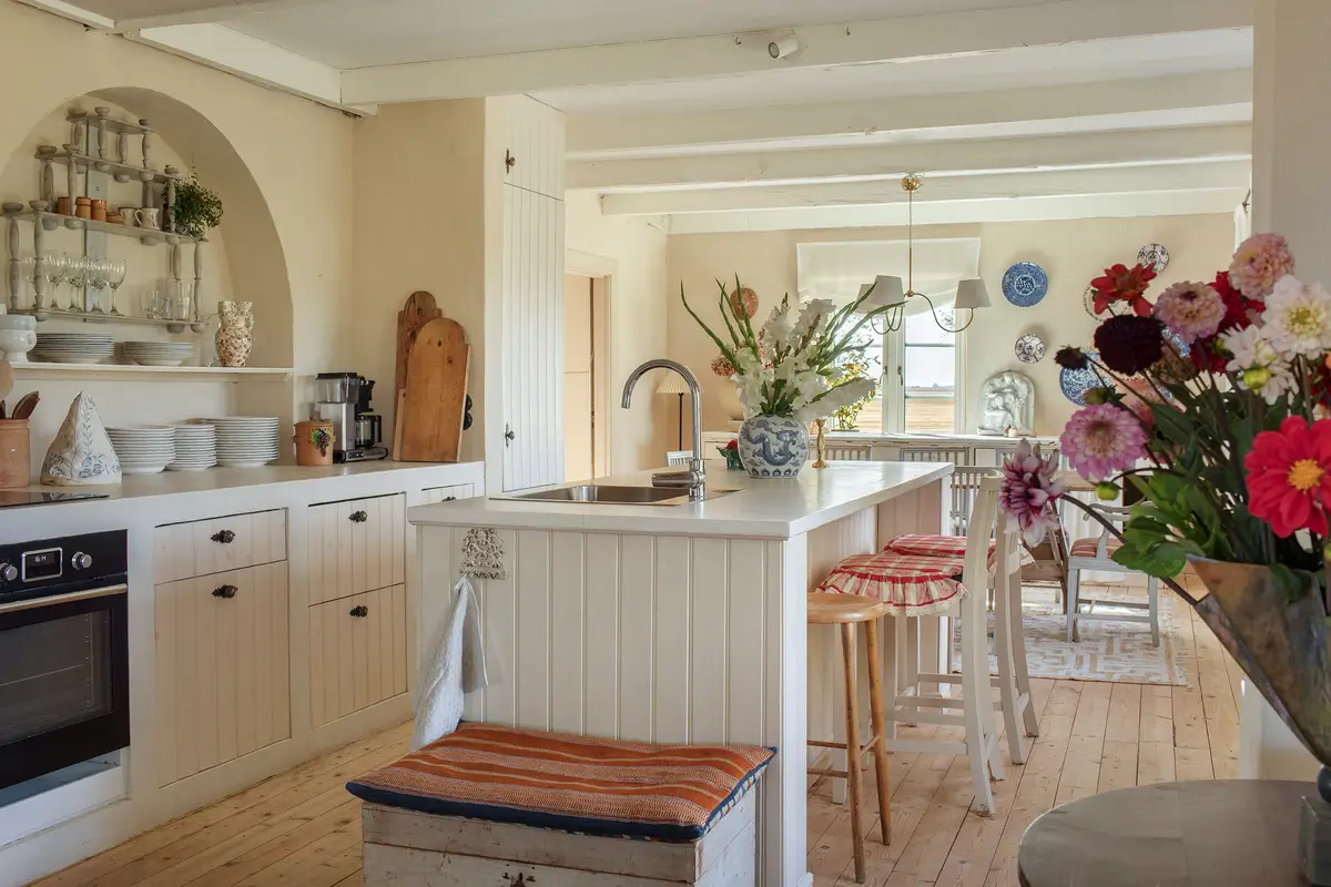 Serene Interiors in a Renovated 1930s Manor in South Sweden 10 serene-interiors-renovated-1930s-farm-skane-nordroom