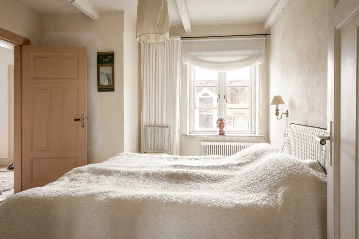Serene Interiors in a Renovated 1930s Manor in South Sweden 16 serene-interiors-renovated-1930s-farm-skane-nordroom
