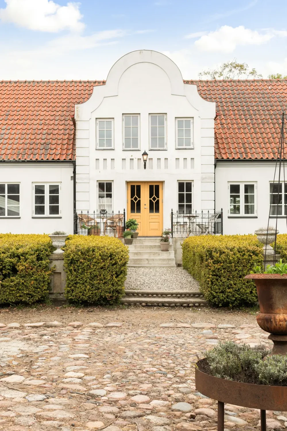 Serene Interiors in a Renovated 1930s Manor in South Sweden 28 serene-interiors-renovated-1930s-farm-skane-nordroom