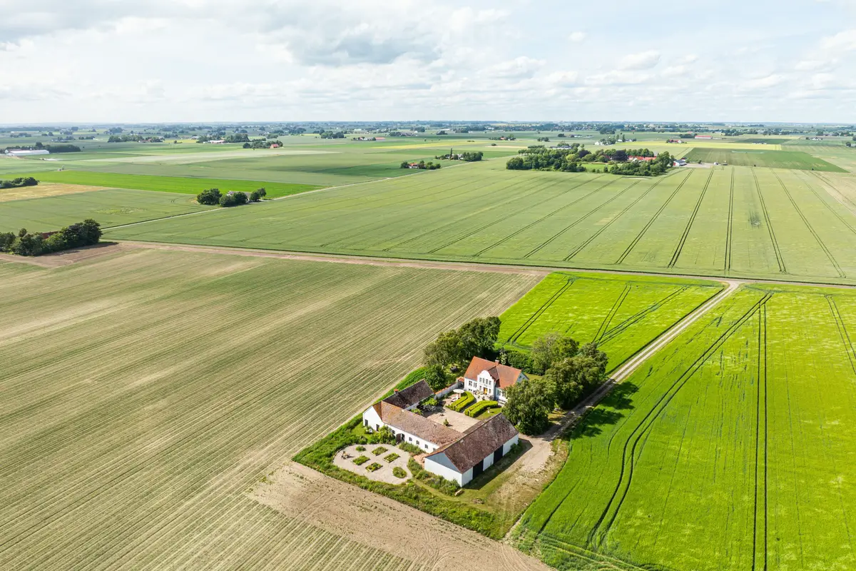 Serene Interiors in a Renovated 1930s Manor in South Sweden 34 serene-interiors-renovated-1930s-farm-skane-nordroom