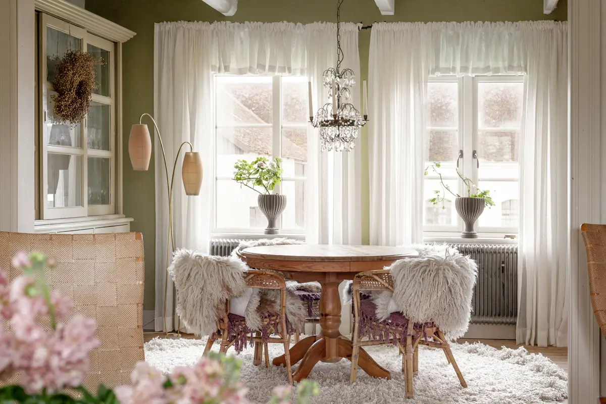 Serene Interiors in a Renovated 1930s Manor in South Sweden 3 serene-interiors-renovated-1930s-farm-skane-nordroom
