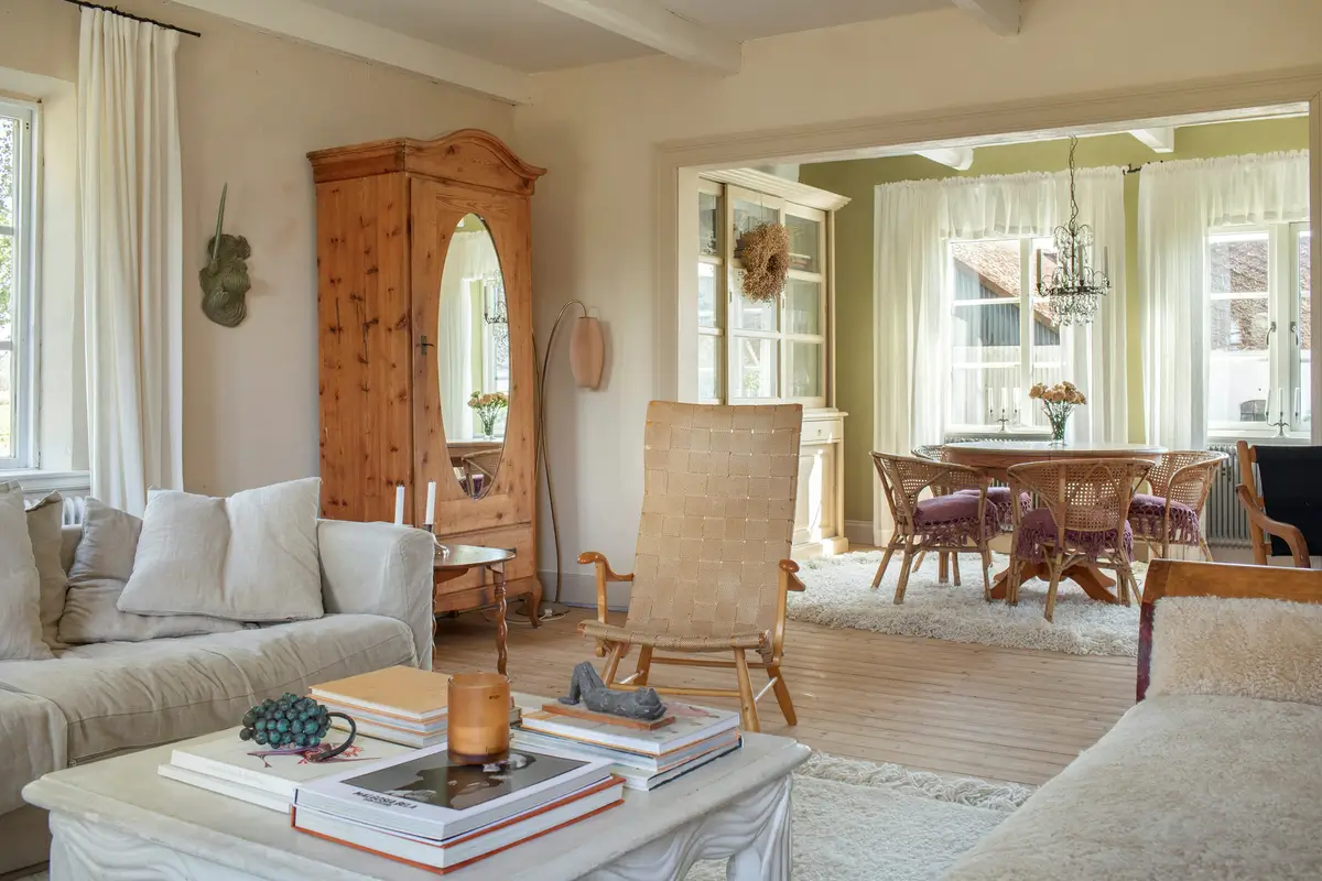 Serene Interiors in a Renovated 1930s Manor in South Sweden 4 serene-interiors-renovated-1930s-farm-skane-nordroom