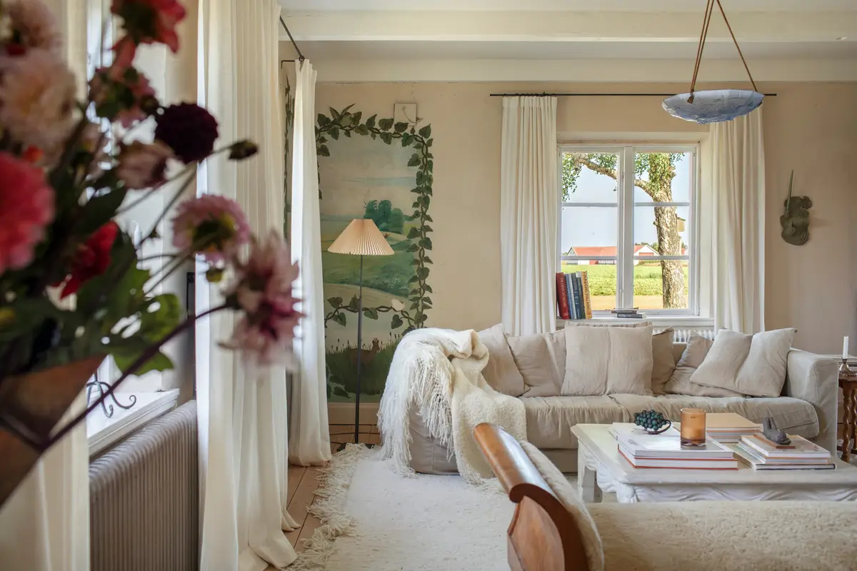 Serene Interiors in a Renovated 1930s Manor in South Sweden 5 serene-interiors-renovated-1930s-farm-skane-nordroom