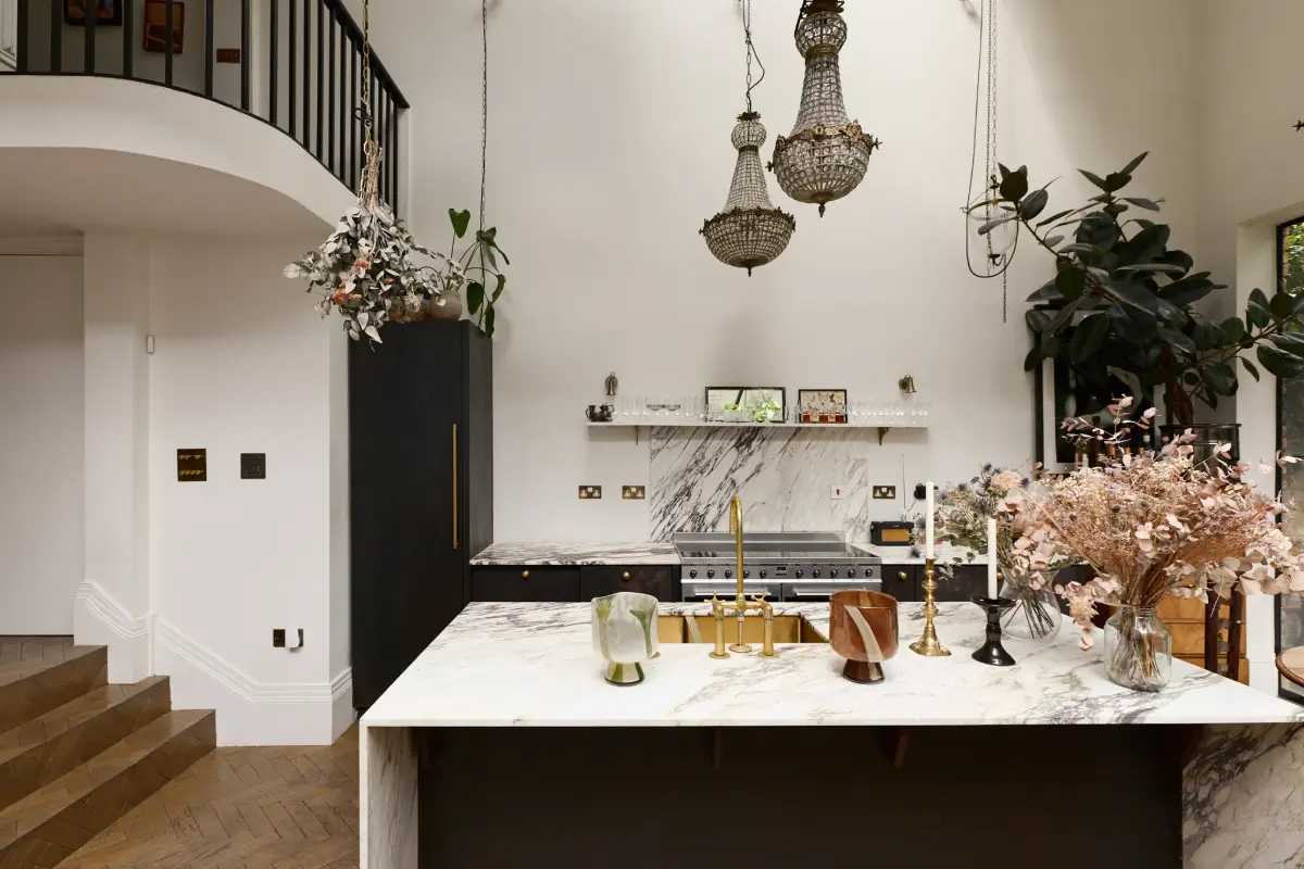 A Double-Height Kitchen Extension & House of Hackney Wallpaper in a London Townhouse 2 spectacular-double-height-kitchen-extension-floral-wallpapers-victorian-townhouse-london-nordroom