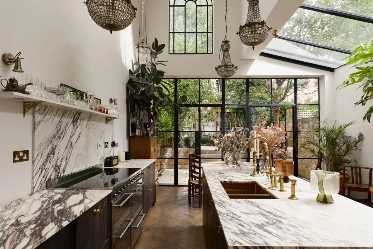 A Double-Height Kitchen Extension & House of Hackney Wallpaper in a London Townhouse 3 spectacular-double-height-kitchen-extension-floral-wallpapers-victorian-townhouse-london-nordroom