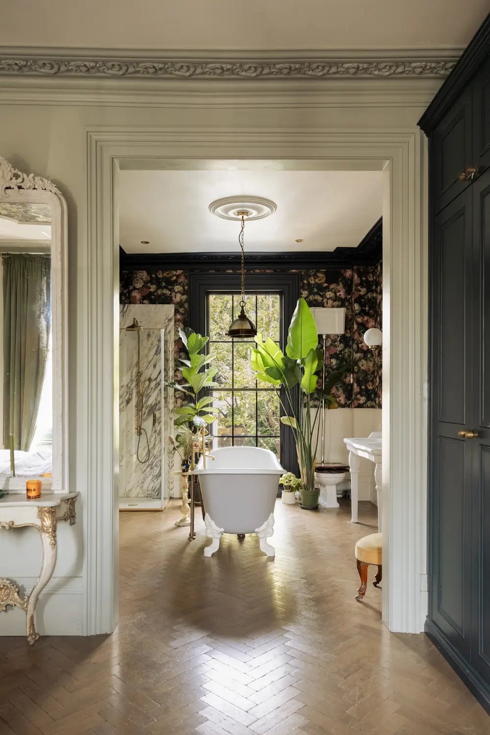 A Double-Height Kitchen Extension & House of Hackney Wallpaper in a London Townhouse 30 spectacular-double-height-kitchen-extension-floral-wallpapers-victorian-townhouse-london-nordroom