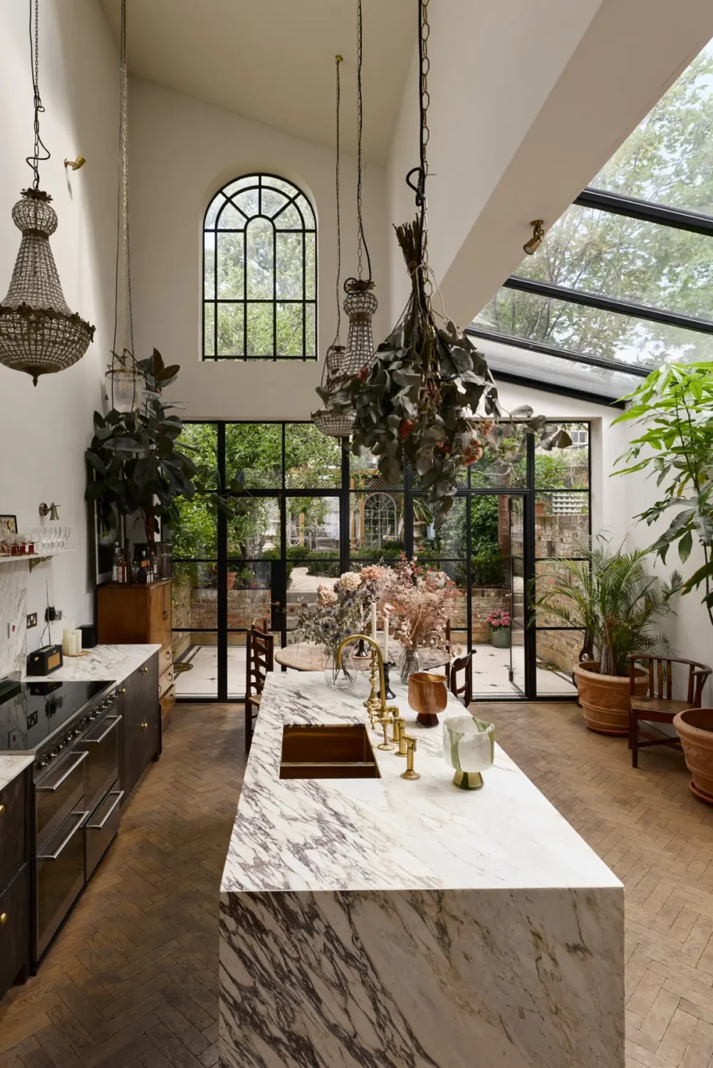 A Double-Height Kitchen Extension & House of Hackney Wallpaper in a London Townhouse 4 spectacular-double-height-kitchen-extension-floral-wallpapers-victorian-townhouse-london-nordroom