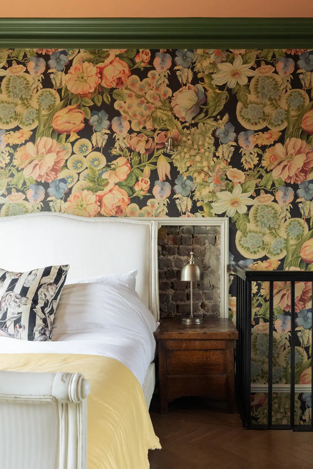 A Double-Height Kitchen Extension & House of Hackney Wallpaper in a London Townhouse 44 spectacular-double-height-kitchen-extension-floral-wallpapers-victorian-townhouse-london-nordroom