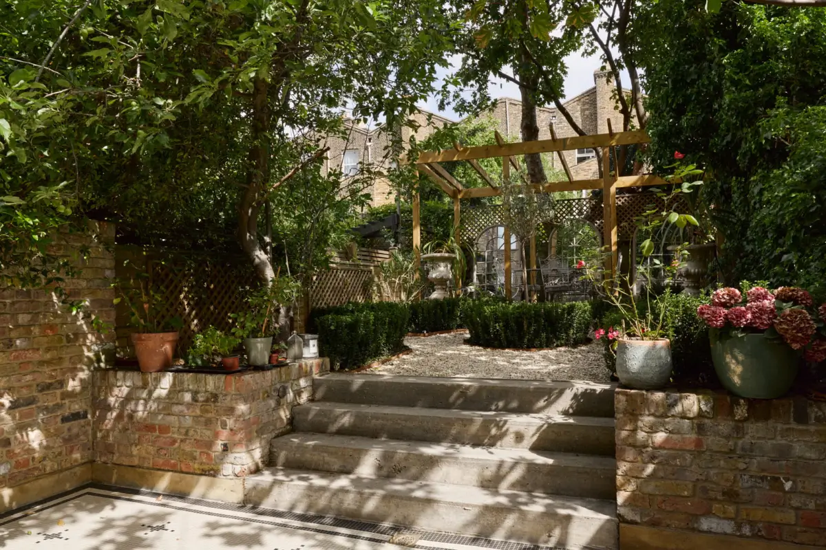 A Double-Height Kitchen Extension & House of Hackney Wallpaper in a London Townhouse 8 spectacular-double-height-kitchen-extension-floral-wallpapers-victorian-townhouse-london-nordroom