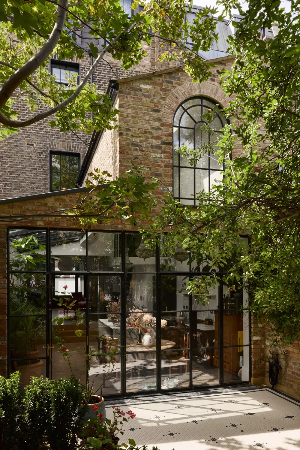 A Double-Height Kitchen Extension & House of Hackney Wallpaper in a London Townhouse 10 spectacular-double-height-kitchen-extension-floral-wallpapers-victorian-townhouse-london-nordroom