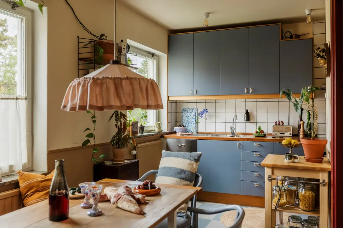 A Warm Nature-Inspired Color Palette in a 1950s Stockholm Apartment 17 warm-nature-inspired-color-palette-1950s-apartment-stockholm-nordroom