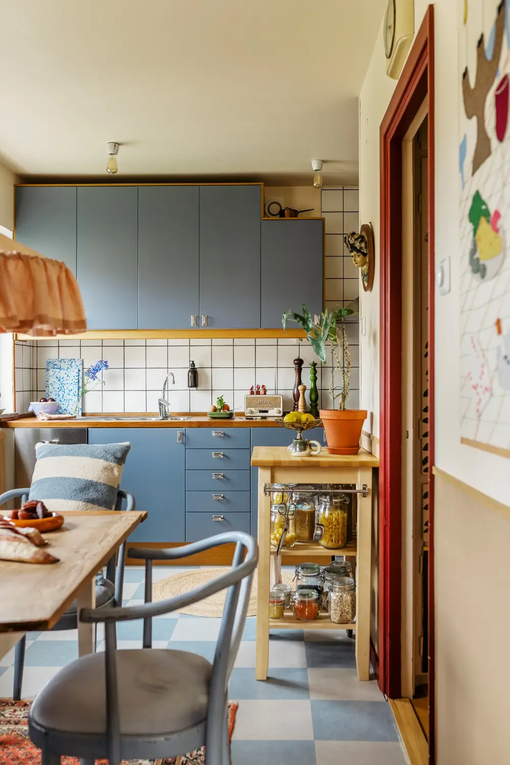 A Warm Nature-Inspired Color Palette in a 1950s Stockholm Apartment 16 warm-nature-inspired-color-palette-1950s-apartment-stockholm-nordroom