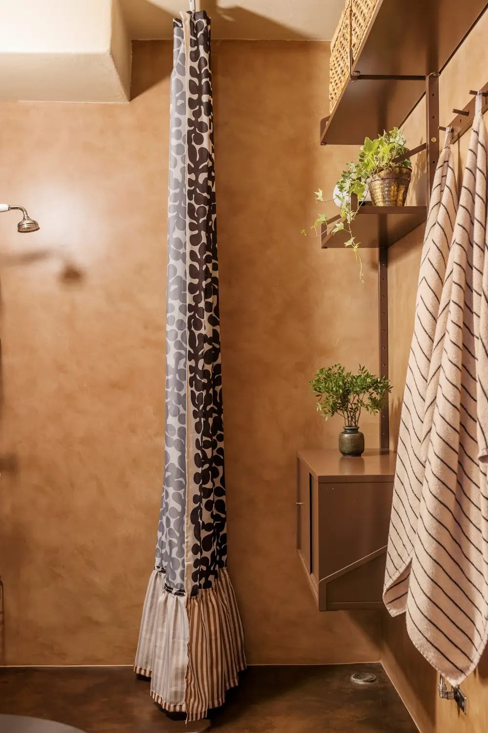 A Warm Nature-Inspired Color Palette in a 1950s Stockholm Apartment 29 warm-nature-inspired-color-palette-1950s-apartment-stockholm-nordroom