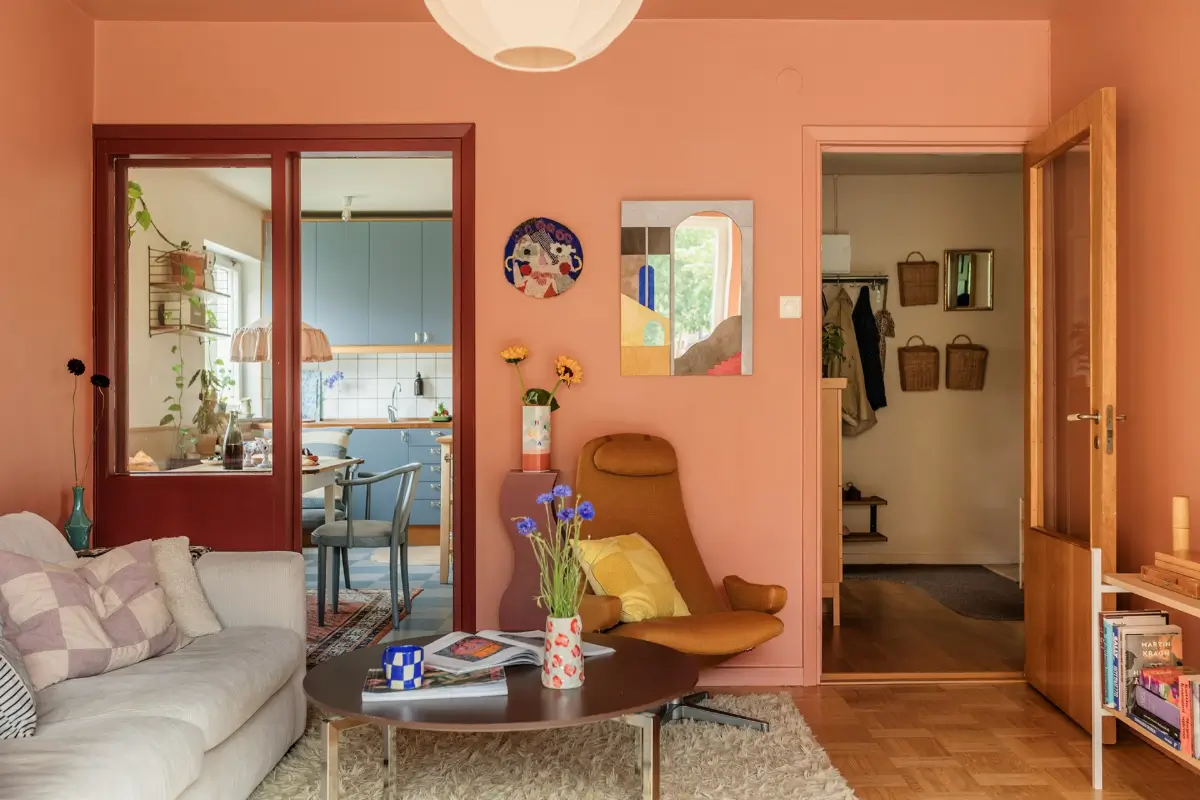 A Warm Nature-Inspired Color Palette in a 1950s Stockholm Apartment 2 warm-nature-inspired-color-palette-1950s-apartment-stockholm-nordroom