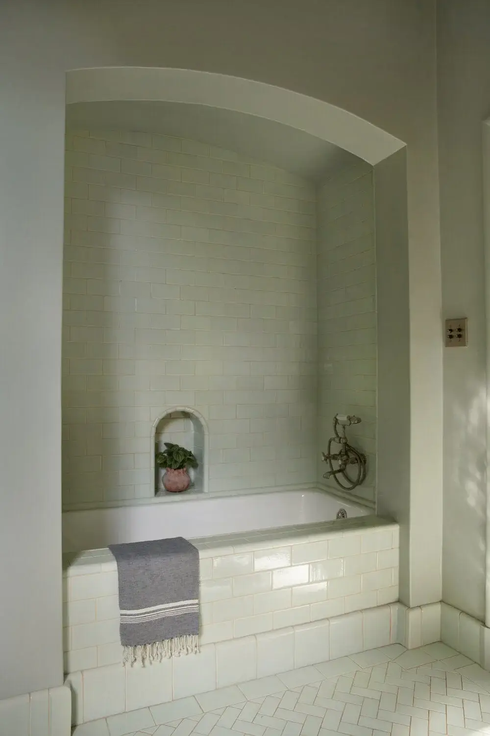 Pierce & Ward Designed Interiors in a 1920s Spanish-Style Hollywood Hills Home 16 1920s-spanish-style-home-pierce-and-ward-interiors-hollywood-hills-nordroom