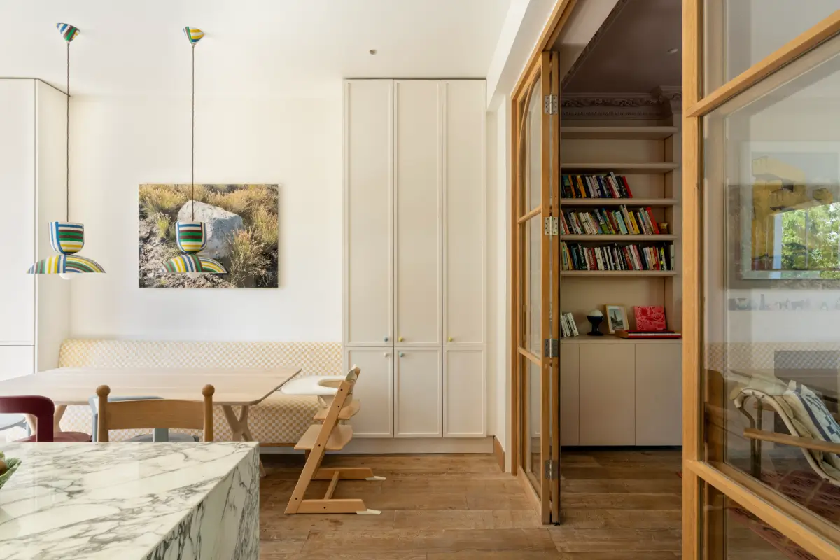 Colorful Mediterranean-Inspired Interiors in a Luxury London Home 9 Mediterranean-influenced-interiors-holland-park-home