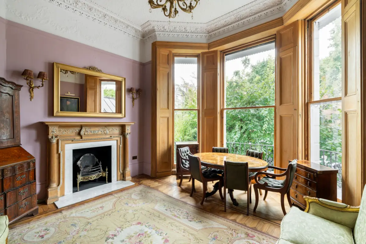Inside a Remarkable London Apartment Filled with Aristocratic Heirlooms and Historic Art 1 antiques-english-heritage-period-features-notting-hill-apartment