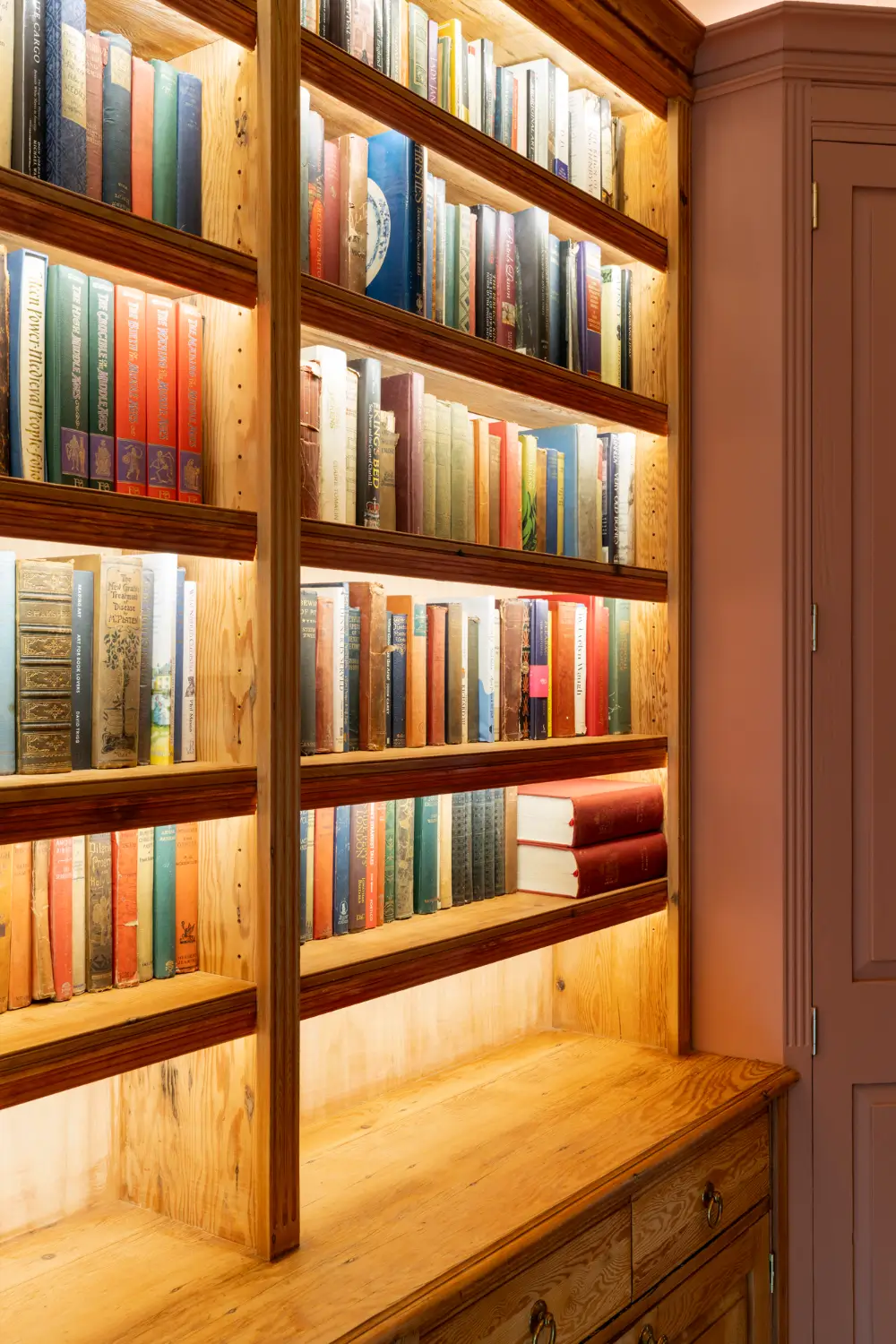 Inside a Remarkable London Apartment Filled with Aristocratic Heirlooms and Historic Art 3 antiques-english-heritage-period-features-notting-hill-apartment