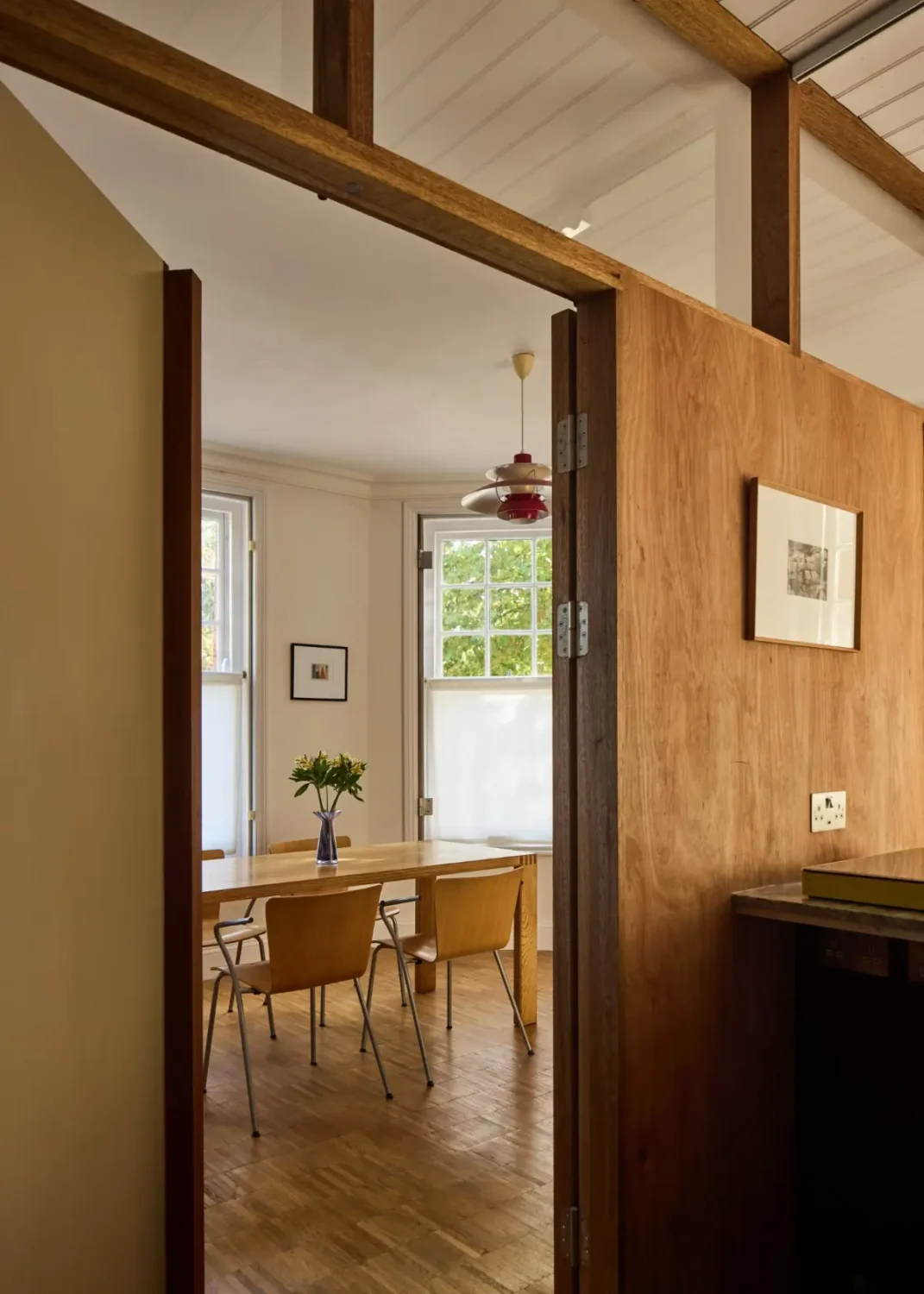 Bespoke Craftsmanship and Floral Details in an Architect-Designed Victorian Apartment 12 architect-designed-victorian-apartment-london